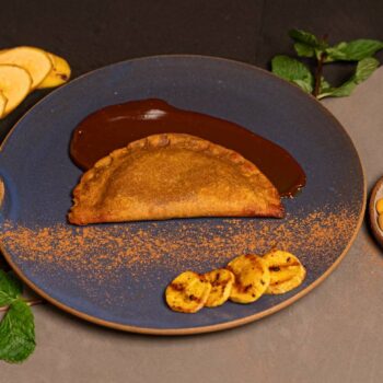 EMPANADA DE BANANA COM DOCE DE LEITE - 3 UNIDADES