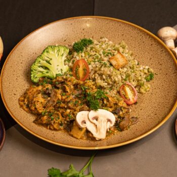 ESTROGONOFE DE FRANGO COM COGUMELOS - 350 GRAMAS