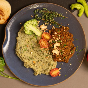 CARNE DE PANELA COM PURÊ DE INHAME - 350 GRAMAS